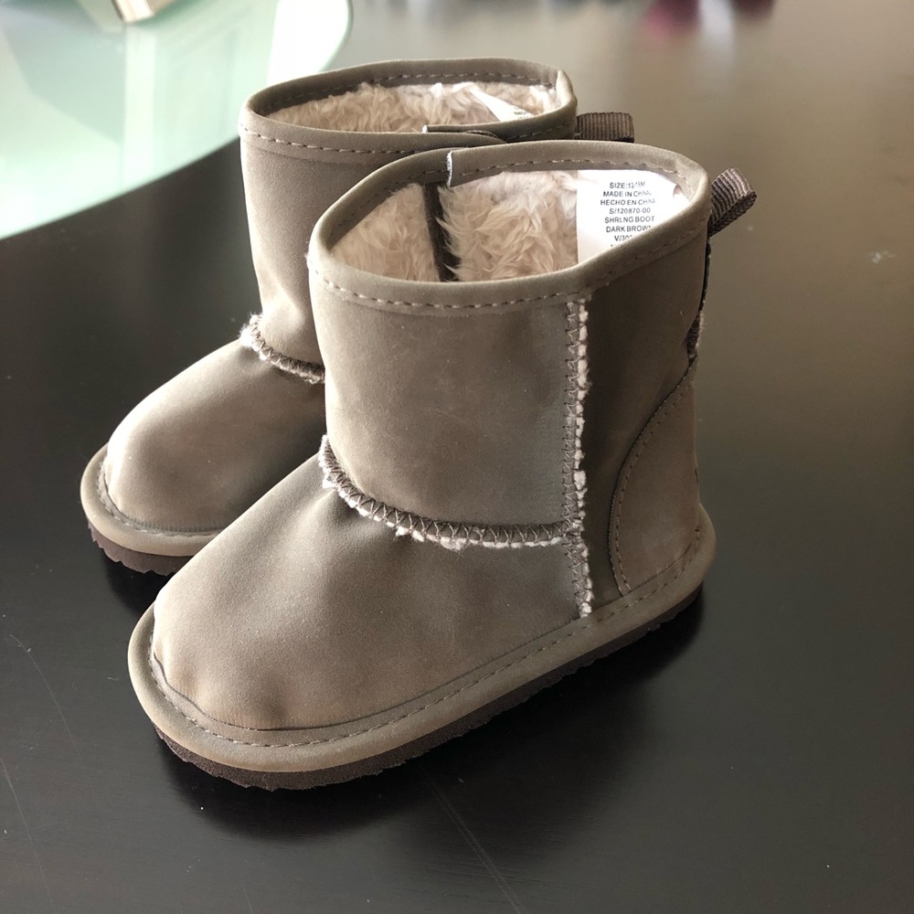 NWOT Baby Gap brown shearling boots